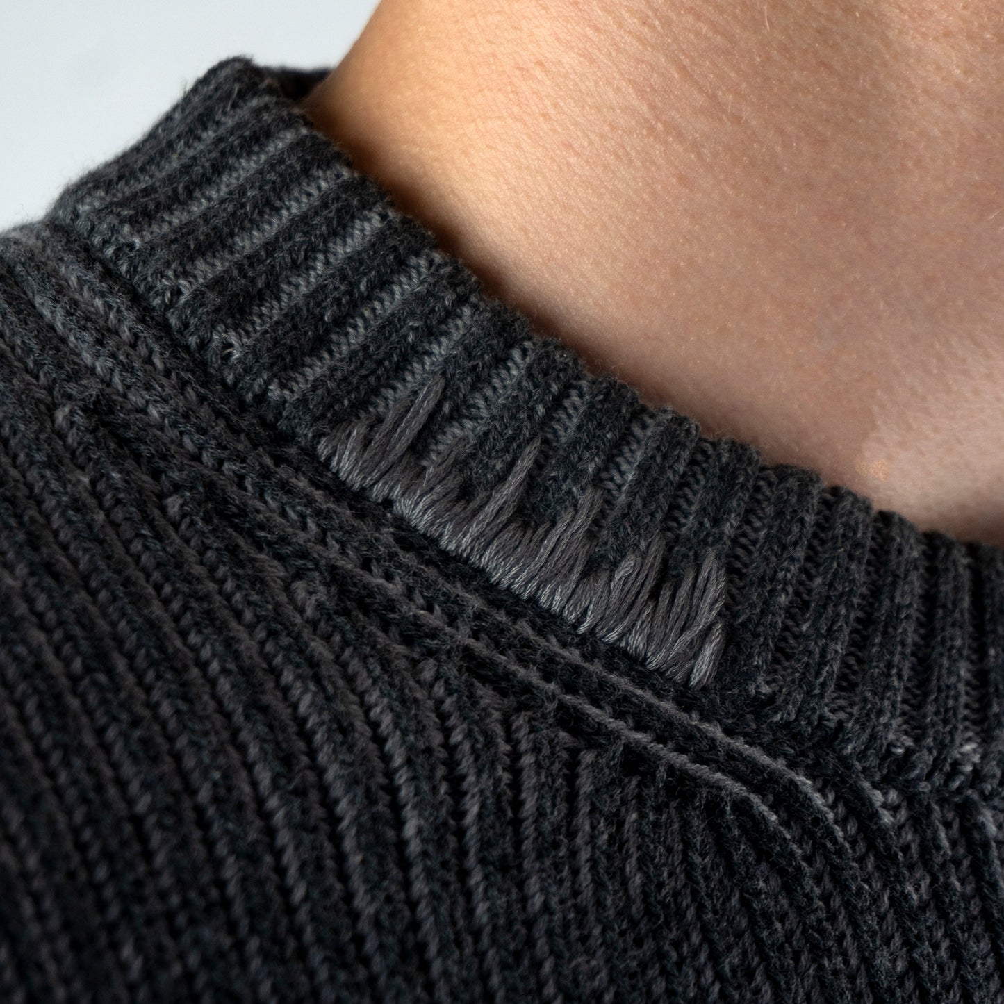 "BY HAND" SWEATER (GRAY)