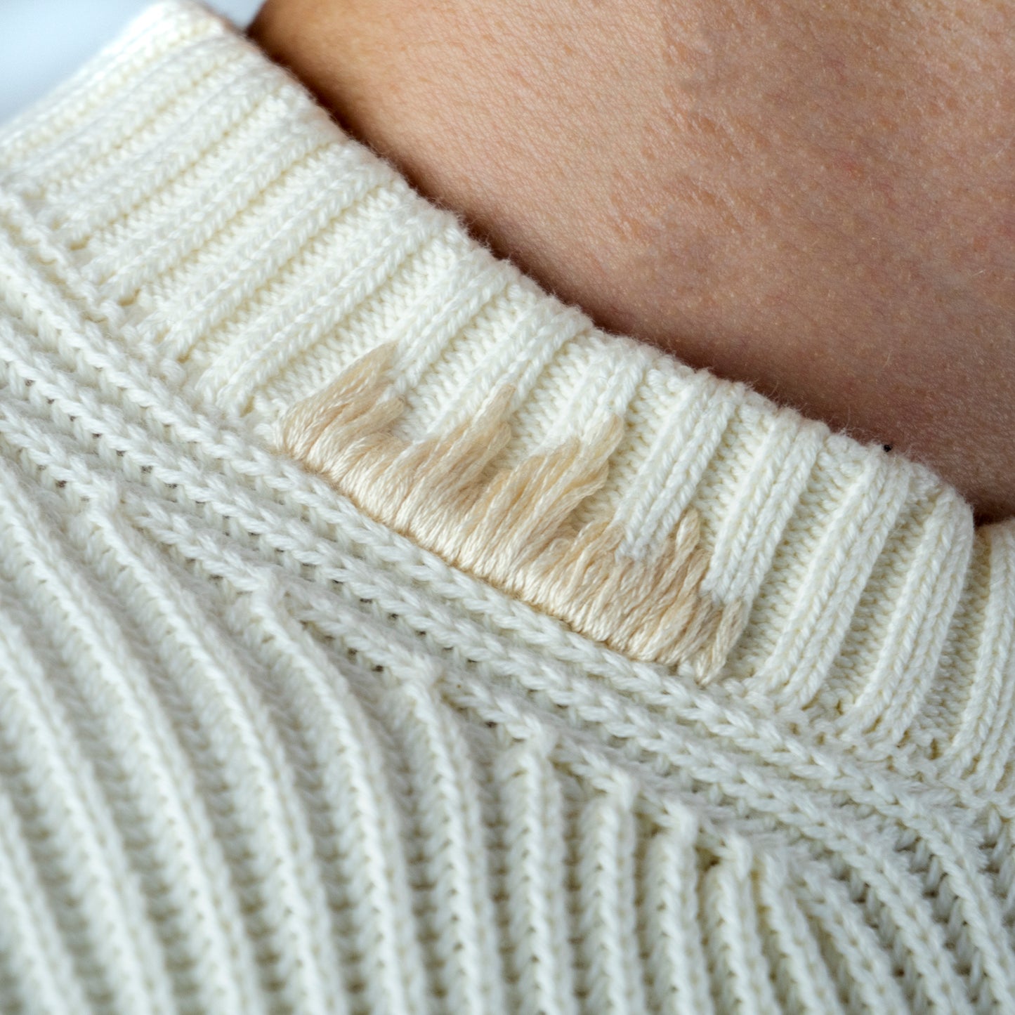 "BY HAND" SWEATER (CREAM)